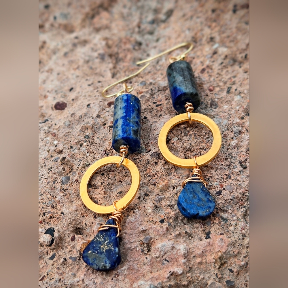 Ancient Sumerian Inspired Natural Lapis Lazuli In Hammered Gold Plated Earrings - Picture 4 of 10